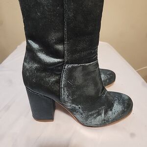 Elegant Velvet Heeled Boots in Dark Gray